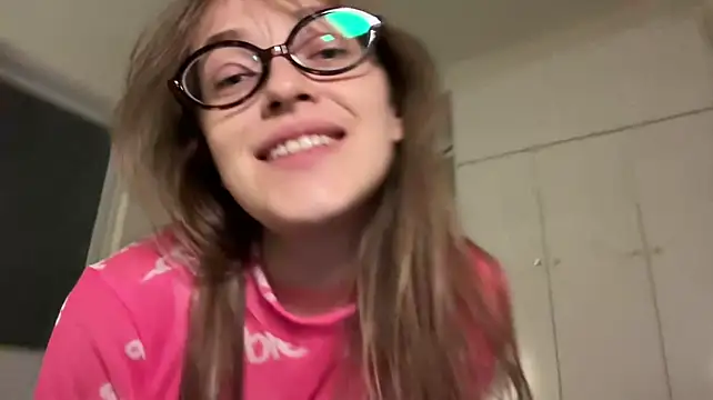 EarlenePedrogo - Take off my top and pinch nipples