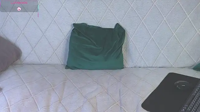 Elza_Riche - tit tease