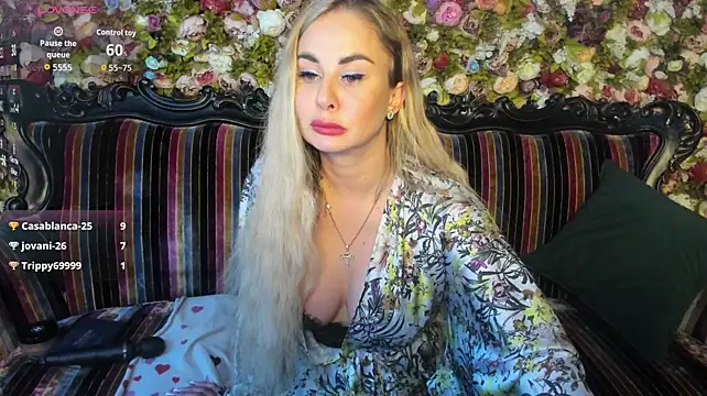 TIFF_THE_MILF - striptease