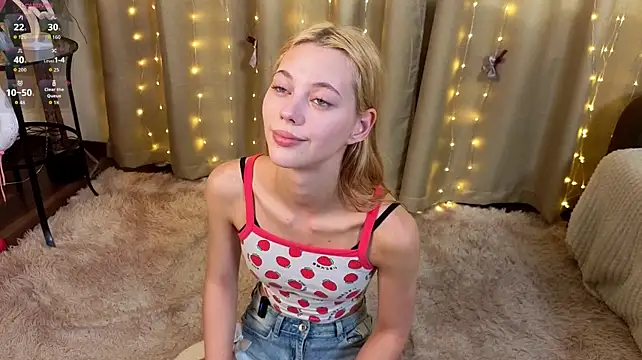 HarriettKitty - TEASING WITH THE STRAPS OF MY PANTIES
