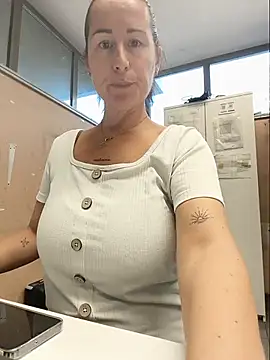 Bichota85 - Flash tits+ 2 videos