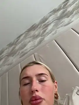 Blondetart69 - STRIPTEASE 😏