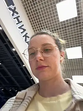FReyja_44 - Show tits