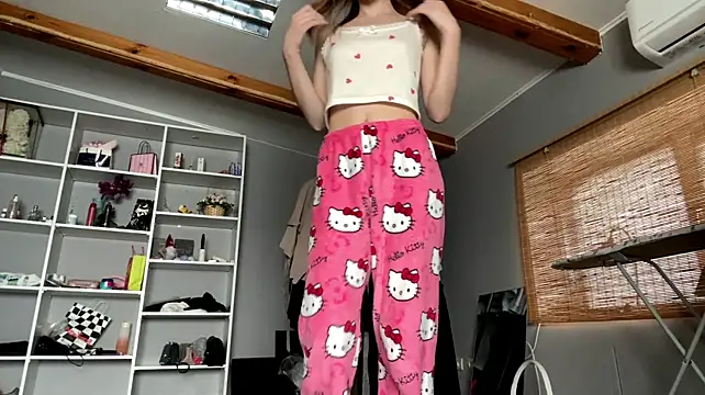 Simmisweet - play with boobs