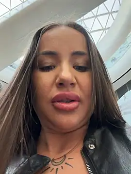 Beautydiamond - I’m siting in McD without legings 3 min