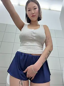 CreamPuff- - SURPRISE: take off skirt in mans WC