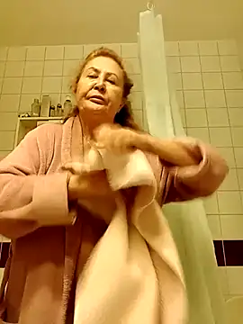 Hottie-Mom - Watch how Im playing with my...