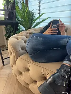 FeetVibe - 👠 Walk All Over Your Attention