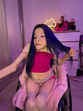 MiniSophiaa - Show ass/doggy 5min