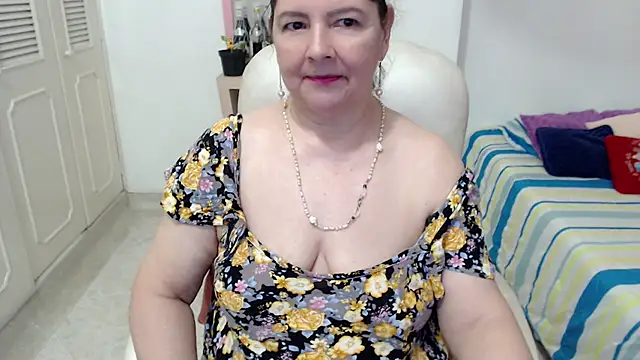 Leonela_69 - mommy is horny come play with me