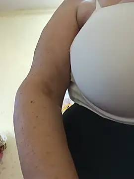 Hugebobbs - Sit naked on your face