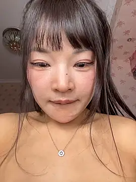 Love-yiyi - 全裸脱衣跳舞5分钟