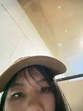 Caihong_03 - 完成目标带哥哥们去男厕自慰！