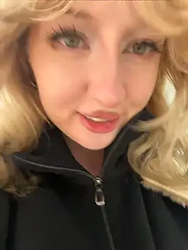 RonnieKiss - Suck tits