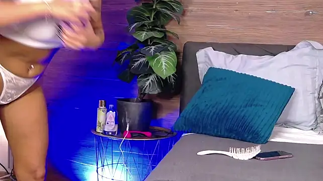 IrisSwift - Let's get this pussy busy