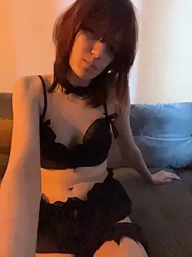 YankiGirl - Wet my top with water💦