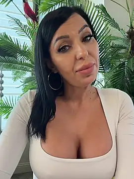 ReynaMorel - Bend over and shake my ass 🔥