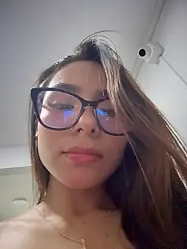 Amira_cute2 - 2 finger inside +missioonery open legs