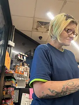Lindzybella - Get naughty at work with me