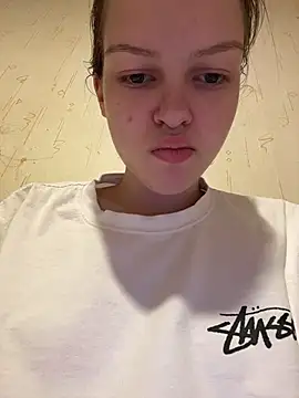 AshleyMur - play with nipple piercings
