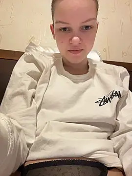 AshleyMur - play with nipple piercings