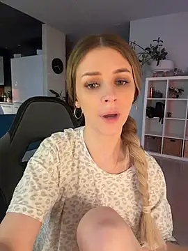 Love_Bri - Make my pussy fucking hot