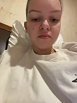 AshleyMur - play with nipple piercings