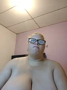 EllisW8 - oilboobs