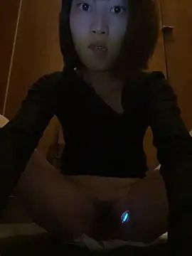 Littleqiu - 户外餐厅偷偷搞刺激，达到目标现场脱内内特写骚穴脱内衣漏点