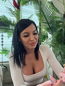 ReynaMorel - Bend over and shake my ass 🔥