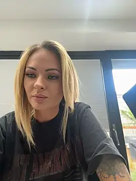 House_0f_Her-666's Live XXX Chat