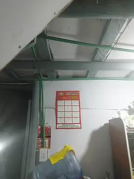 Clarita_01 - Mostrar pies y coño