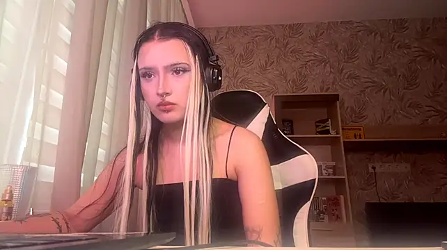 SharikaBabecki - Spank Ass 5 time