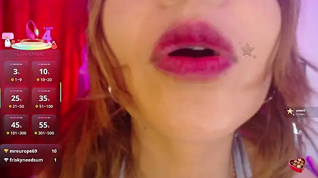 VivienneNoir - show boobs+ play with nipples 👅👅