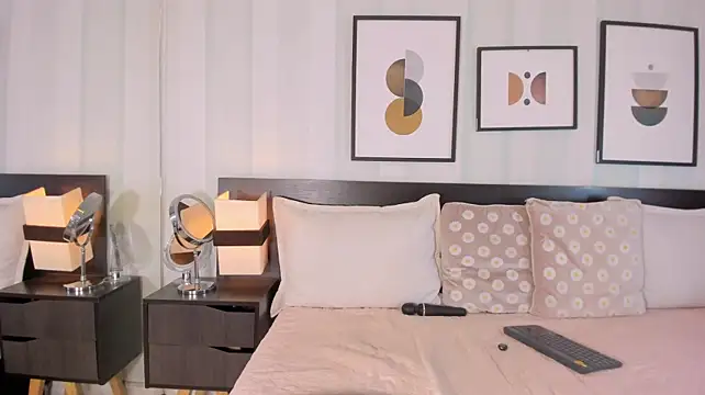 Lexis_Walker - gentle lash on boty
