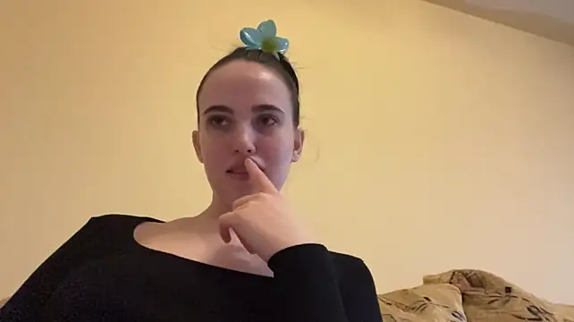 EdithPietrafesa - blow a kiss and show your collarbones
