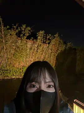 Xiao-Lin - 户外公园park脱内衣漏奶1分钟