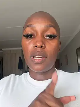 Miss_LaToYa - Naked workout session 😈