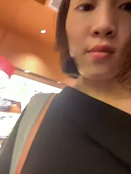 Littleqiu - 户外餐厅偷偷搞刺激，达到目标现场脱内内特写骚穴脱内衣漏点