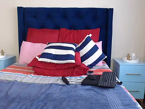 QUEENMANDYY - MAKE IT RAIN
