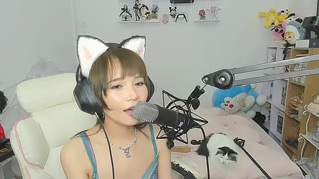 NeKo-nEk0-niI - oild boobs