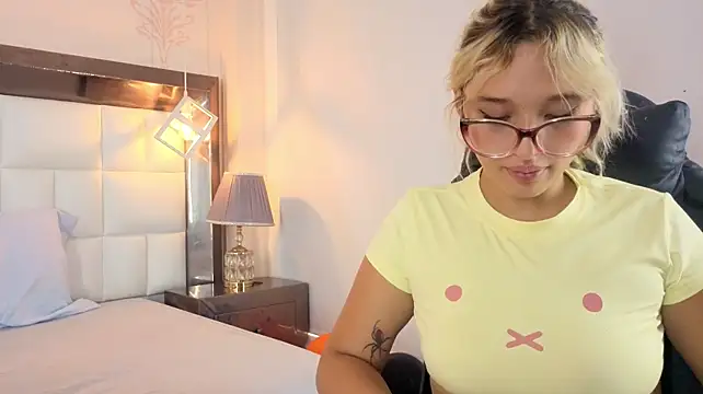 SkylerRose3 - Toples show ur tits and jump 😈