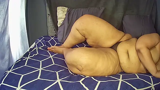 BustyThickyAss - LETS CLAP ASS BABE