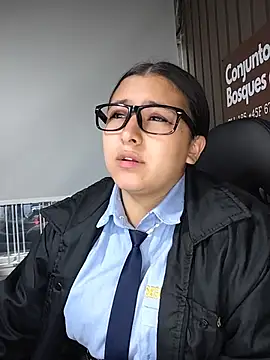 Cute_Penelope - zoom pussy+rub clitoris at work🤫shh