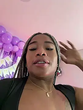SilvannaFitt - Twerk My Booty CLose TO Cam