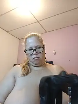 EllisW8 - oilboobs