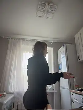KellyKeler - Show my perfect TITS and squeeze🍓🍓