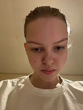 AshleyMur - play with nipple piercings