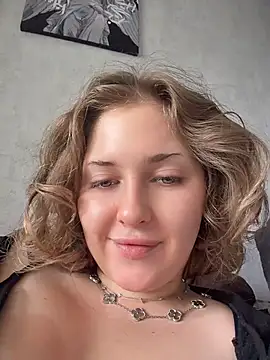 KellyKeler - Show my perfect TITS and squeeze🍓🍓