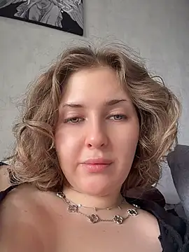 KellyKeler - Show my perfect TITS and squeeze🍓🍓